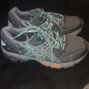 Like new size 7 Black, gray and teal ASICS